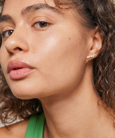 Alternative view of Enamel - Evie Pearls Stud Earrings - Forgyldt