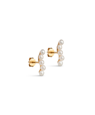 Opdag de smukke Enamel Copenhagen Evie Pearls Stud Earrings – elegante øreringe med ferskvandsperler og forgyldt sterling sølv. Perfekte til både hverdag og fest. Skab et feminint og stilrent look med tidløst design og kvalitetsmaterialer.