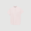Colombo SS Top fra FRAU i Soft Pink er en let og feminin top i 100 % økologisk bomuld. Toppen har kort ærme og afslappet pasform, hvilket gør den perfekt til både sommer og casual hverdagslook.