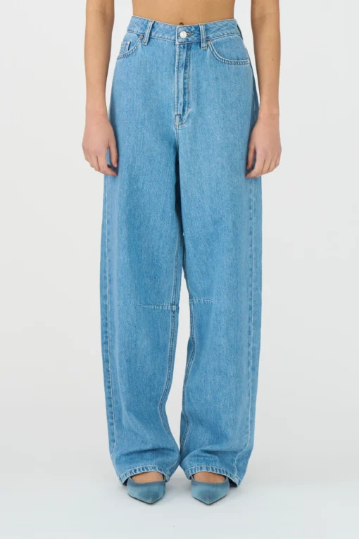 IVY - Janice Slung Jeans, Mid Blue - Image 3