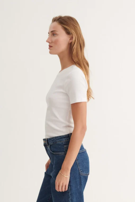 Basic Apparel - Ludmilla O-Neck T-shirt - Image 3