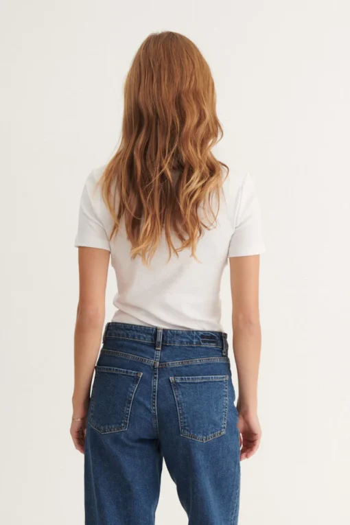 Basic Apparel - Ludmilla O-Neck T-shirt - Image 4