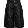 Sorte læder bermudashorts fra Haute L’Amitié – klassisk knælængde og elegant snit.