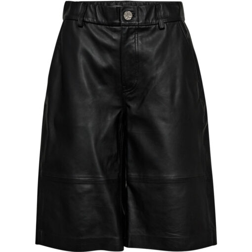 Sorte læder bermudashorts fra Haute L’Amitié – klassisk knælængde og elegant snit.