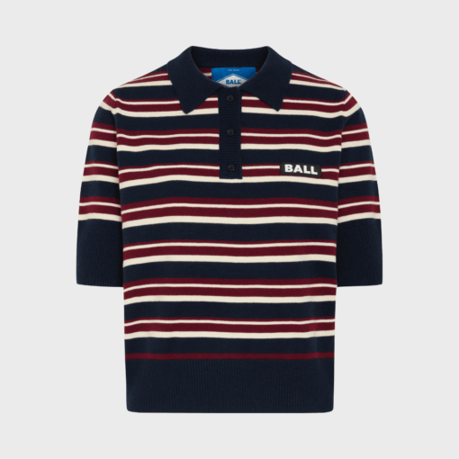 Kortærmet strik polo fra BALL med horisontale striber i navy, hvid og bordeaux, polokrave og broderet logo. Lavet af nylon, polyester, akryl og genanvendt uld.