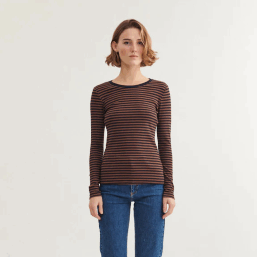 Basic Apparel – Ludmilla LS Tee, Carafe/Black