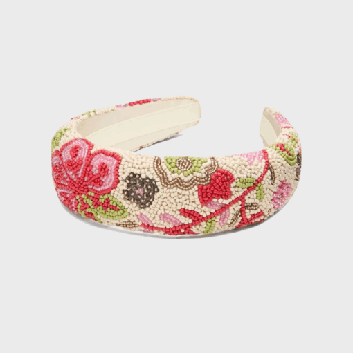 Bred hårbøjle med hvide perler i blomsterdesign – Bromflora Wide Beaded Hairbrace fra Becksöndergaard.