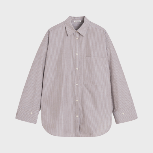 Oversize skjorte i økologisk bomuld med skjortekrave, knaplukning og brystlomme – Derris Shirt fra By Malene Birger.