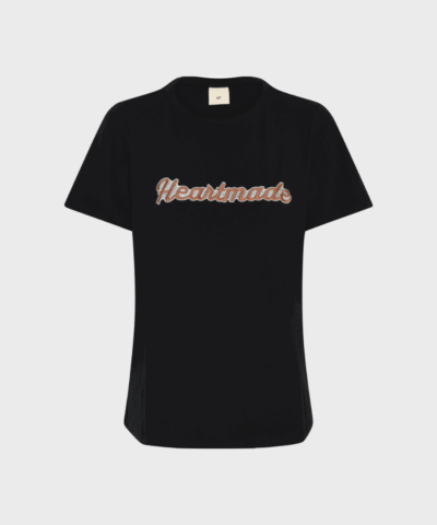 Sort kortærmet t-shirt fra Heartmade med rund hals og broderet “Heartmade” logo i kontrastfarve, almindelig pasform.
