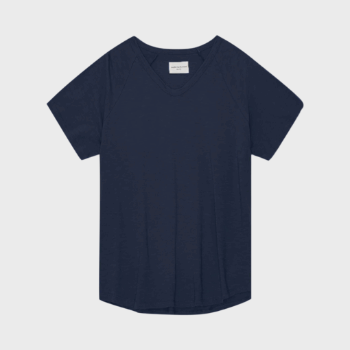 Basis t-shirt i økologisk bomuld med rund hals og afslappet pasform – Favourite Tee fra Moshi Moshi Mind.