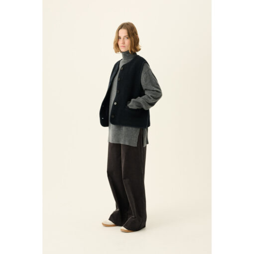 Rue de Tokyo - Cas Teddy Vest, Dark Navy - Image 4