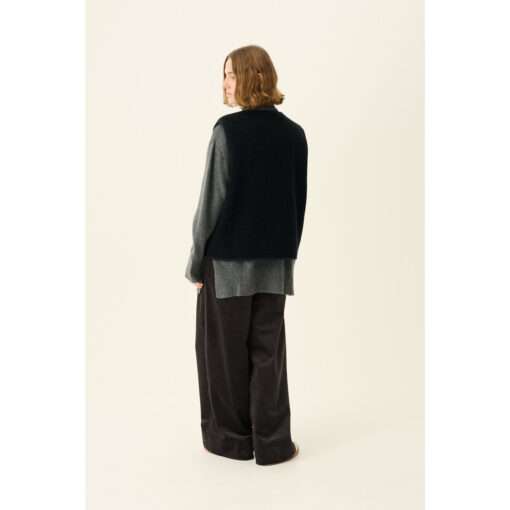 Rue de Tokyo - Cas Teddy Vest, Dark Navy - Image 3