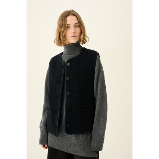Rue de Tokyo - Cas Teddy Vest, Dark Navy - Image 2
