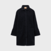 CEDAR TEDDY jakke fra Rue de Tokyo i mørk navy med oversized pasform, hornknapper, paspolerede lommer og fuldt foer.