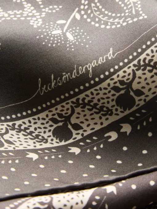 Becksøndergaard - Dotted Flora Sia Scarf, Hot Fudge Brown - Image 2