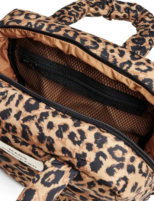 Indvendigt: Netlomme og kvalitetsdetaljer i Mads Nørgaards Boxy Bag.