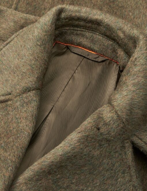 Detalje: trævllet uld og plot af stiklommer på Hairy Wool Wilde Jacket.