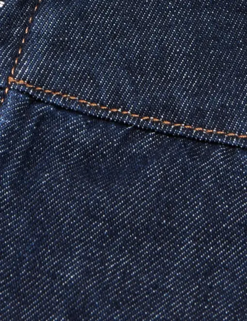 Detalje: fast linning og sidelomme på Cosy Denim Stelly Skirt Dark Indigo.