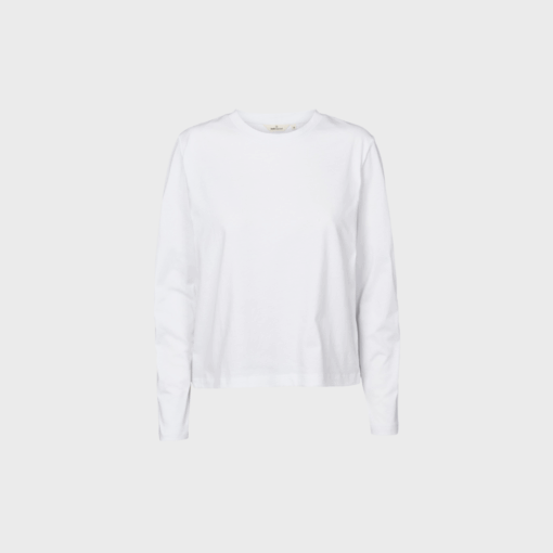 Basic Apparel Raja LS Tee i hvid er en klassisk langærmet t-shirt i 100 % økologisk bomuld. Perfekt som basisdel til både hverdag og layering.