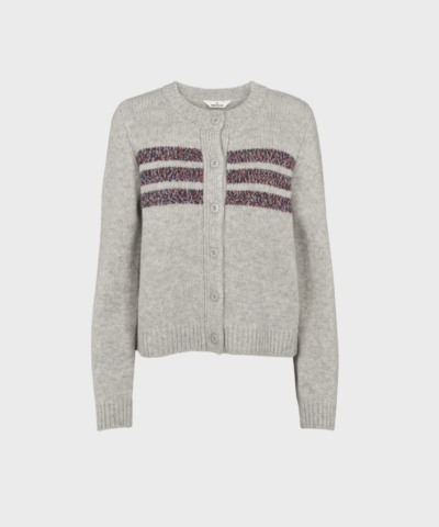 Basic Apparel Anche Cardigan i lysegrå og marineblå er en elegant cardigan i 100% uld. Perfekt til lag-på-lag og et stilrent hverdagslook.
