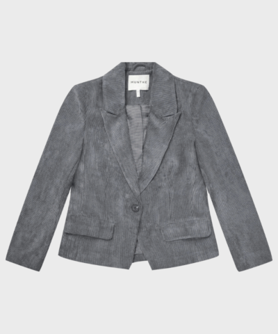 Lawo Blazer fra MUNTHE – kort tætsiddende fløjlsblazer i charcoal med klaplommer