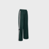 Shop Haute L’amitié Baggy Track Pants hos Merci-Give. Løs pasform, blød kvalitet & moderne look. Fri fragt over 499 kr. Hurtig levering 1-3 dage.