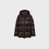 Haute L’Amitié Climb Puffer Jacket i mocca er en varm og stilfuld vinterjakke. Perfekt til hverdagsbrug og kolde dage med komfort og funktionalitet.