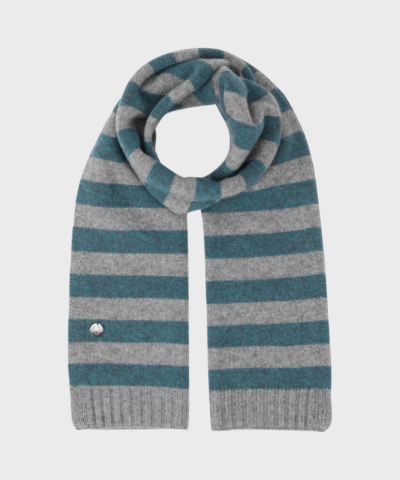 Lareen stribet tørklæde i uld og cashmere fra Beta Studios i farven Grey Melange/Pacific Green – med ribkant