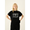 Rue De Tokyo Teagan T-shirt i sort med hvidt Mumi-familieprint.