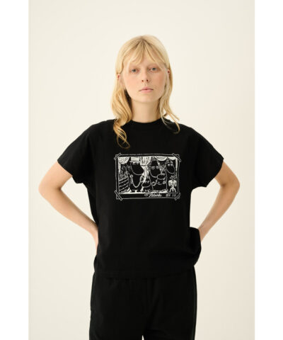 Rue De Tokyo Teagan T-shirt i sort med hvidt Mumi-familieprint.
