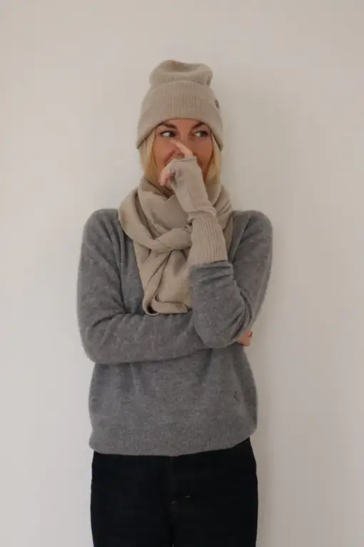Beta Studios - Andrea Triangle Scarf - Sand Melange - Billede 2