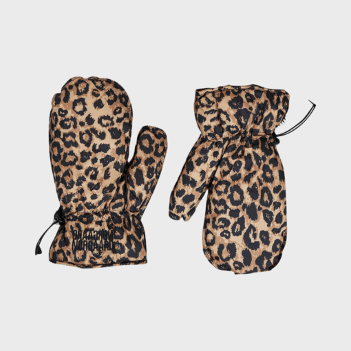 Light Ripstop Pillow Glove i Leo AOP/Black – puffet handsker med leopardprint fra Mads Nørgaard.
