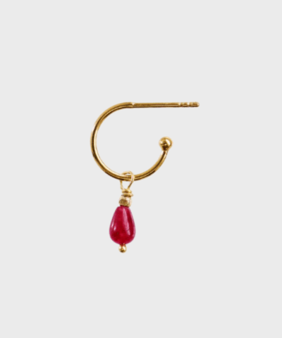 STINE A Ørering med Rød Sten – 18K Forgyldt Sterling Sølv | Elegant Statement