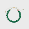Tilføj farve og elegance med Stine A Cherrie Bon Bon Bracelet i Happy Green – et smukt armbånd med ægte grønne sten, perfekt til hverdag og fest.