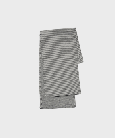 Aya Knitted Scarf – Blødt og Tidløst Tørklæde i Merinould | Fri Fragt