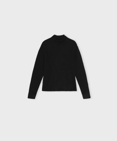 Langærmet bluse i cashmere og silke fra CARE BY ME. AVA – blød, let og feminin med rå hals og rynkedetalje.