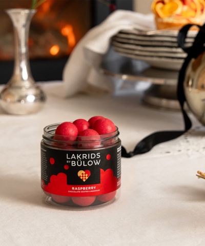 Alternative view of Lakrids by Bülow – Chrispy Raspberry – Small