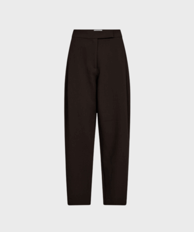 Co’Couture – Volacc Carrot Pleat Pant (Dark Brown) | Elegant Carrot-leg Bukser | Fri Fragt