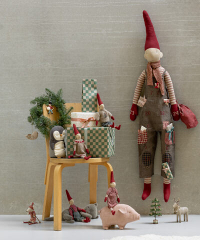 Alternative view of Maileg – Nisse Dreng – Ternet Skjorte, Rød – Str. 1