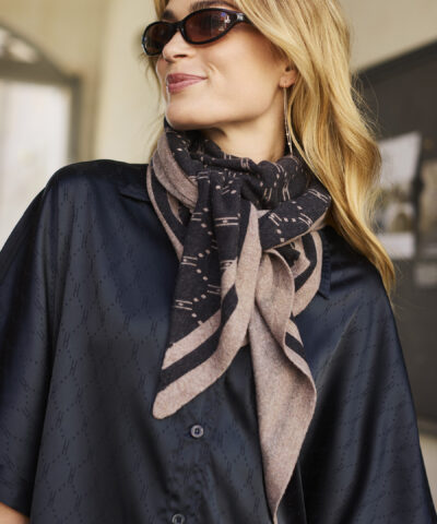 Alternative view of Hype The Detail – Triangle Scarf – Brown
