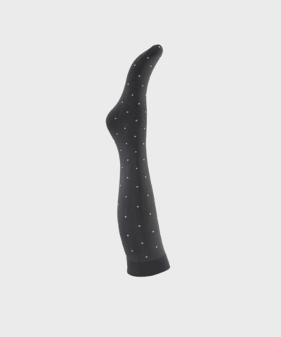 Knæstrømper fra A MOÌ i mørkegrå med off-white prikker. Blød kvalitet, 3D stretch og elegant design – perfekt til både hverdag og fest.