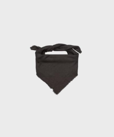 Luksuriøst tørklæde i 100% cashmere fra Becksöndergaard. Cashma Big Scarf i Chocolate Torte er blødt, stilfuldt og perfekt til alle sæsoner.