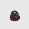 Luster Rosea Scrunchie fra Becksöndergaard – elegant håraccessory med rosedetalje i brun tortoise shell. Perfekt til både hverdag og fest. Shop online med hurtig levering.