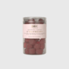 Just The Winegum – Strawberry fra Box The Original er en vegansk gourmetvingummi med smag af solmodne jordbær, sour sugar coating og et strejf af naturligt frugtpulver. Den friske og frugtige smag kombineret med syrlighed og sødme giver en intens og balanceret smagsoplevelse. Vingummien er gelatinefri, glutenfri og fremstillet i Danmark med fokus på kvalitet og rene ingredienser. Hos Merci Give får du hurtig levering, fri fragt ved køb over 499 DKK og 14 dages returret – så du kan handle med ro i sindet.