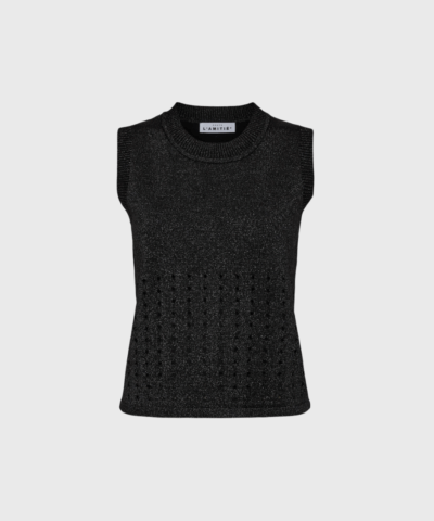 Haute L’Amitié Vest Top HL10397 i sort er en elegant og alsidig top, der passer til både hverdag og fest. Skandinavisk design med minimalistisk udtryk. Køb hos Merci Give med hurtig levering og fri fragt.