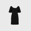 Haute L’Amitié Dazzy Crease Sequin Dress HL10400 i sort er en elegant og festklar kjole med pailletter og moderne finish. Perfekt til sæsonens begivenheder. Køb hos Merci Give med hurtig levering og fri fragt.