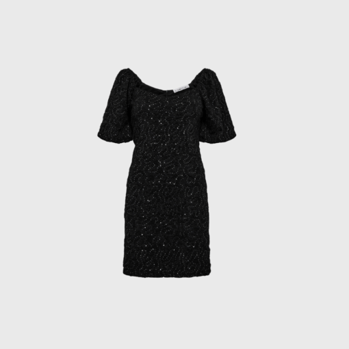 Haute L’Amitié Dazzy Crease Sequin Dress HL10400 i sort er en elegant og festklar kjole med pailletter og moderne finish. Perfekt til sæsonens begivenheder. Køb hos Merci Give med hurtig levering og fri fragt.