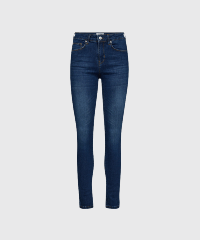 Er du på udkig efter moderne jeans med bæredygtige materialer og perfekt pasform? Alexa Earth Jeans fra IVY Copenhagen kombinerer stil og ansvarlighed. Med skinny fit, mid waist og ankellængde får du et par jeans, der fremhæver figuren og passer til enhver lejlighed. Vasken Cayenne giver et varmt og trendy udtryk, og den bløde kvalitet sikrer komfort hele dagen. Et must-have i enhver garderobe.