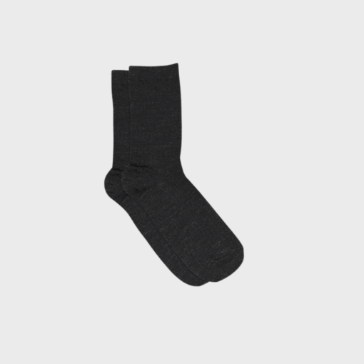 Uldstrømper i olivengrøn fra MP Denmark. Superwash merinould, OEKO-TEX certificeret og anatomisk pasform. Fri fragt over 499 DKK og levering på 1–3 hverdage.