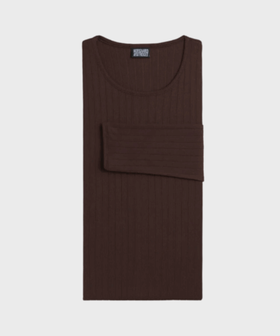 Langærmet brun T-shirt fra Mads Nørgaard. Dansk design i 100% bomuld. Fås i to længder. Fri fragt over 499 DKK og levering på 1–3 hverdage.